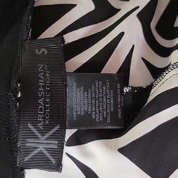 Kardashian kollection shawl - Picture 6 of 6